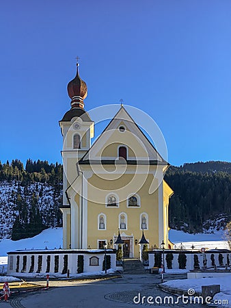 Church Going am Wilden Kaiser, Austria Stock Photo