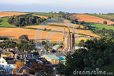 Church in Totnes against countryside in England Stock Photo