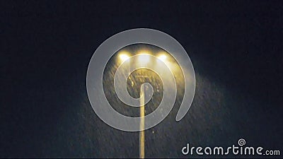 Chuva na noite com lâmpada leve vídeos de arquivo Chuva na noite com lâmpada leve vídeos de arquivo