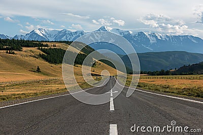 Chuysky trakt road in the Altai mountains. Stock Photo