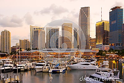 City skyline, Bayside Shopping Mall and Marina at Downtown Miami Stock Photo