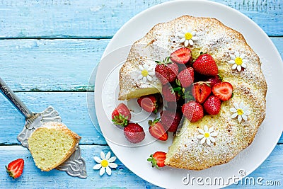 Classic vanilla bundt cake with strawberries and powdered sugar Stock Photo