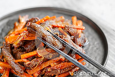 Close-up of Chinese spicy Szechuan beef meal on a black plate Stock Photo
