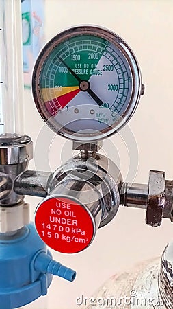 Close-up details of medical oxygen regulator valve pressure gauge Stock Photo