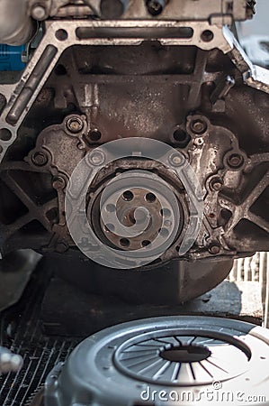 Close up flywheel engine maintenance clutch transmission aluminium block Stock Photo