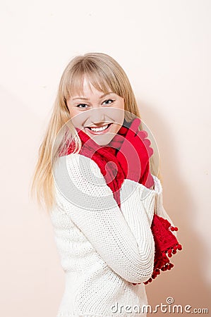 https://thumbs.dreamstime.com/x/close-up-happy-smiling-looking-camera-beautiful-woman-wearing-knitted-gloves-scarf-girl-white-sweater-red-shawl-37965281.jpg