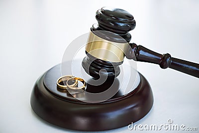 Close up of Judge gavel deciding on marriage divorce and two golden marriage ring Stock Photo