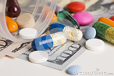 Close up and macrophotography of colourful capsules and tablets on us dollar banknotes, concept of pharmaceutical industry profita Stock Photo
