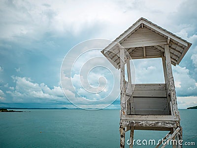 Close up White wooden sea hut and Cloudy sky in Khao Laem Ya nation par Stock Photo