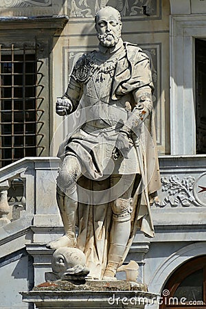 The statue of Cosimo I in front of the Palace of the Knights in Pisa Stock Photo