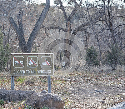 Closed to vehicles, motorcycles and snowmobiles sign at Clear Creek Campground in Coconino National Forest. Yavapai County, Arizon Stock Photo