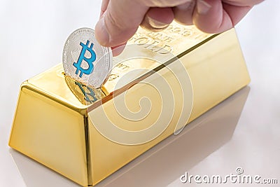 Concept of Cryptocurrency physical bitcoin with gold bullion piggy bank Stock Photo