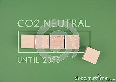 CO2 emission neutral until 2035, loading bar for green energy, carbon reduce footprint, sustainable renewable electricity Stock Photo