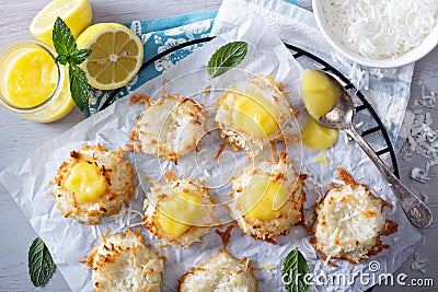 Coconut macaroon cookies with lemon curd Stock Photo