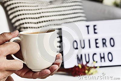 Coffee and text I love you so much in Spanish Stock Photo