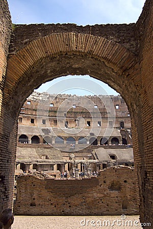 Resultado de imagem para coliseu por dentro