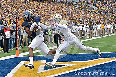 2014 College Football - Touchdown catch Editorial Stock Photo