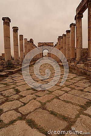 The colonnaded street called the Cardo Maximus leading to the Northern Tetrapylon, Decumanus, Gerasa, Jerash, Jordan Stock Photo