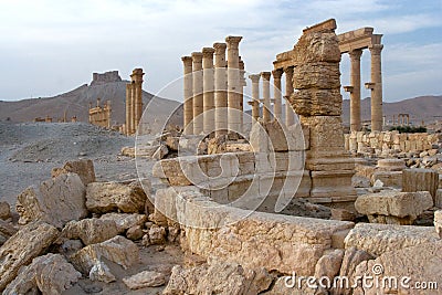 Colonnades and castle, Palmyra Stock Photo