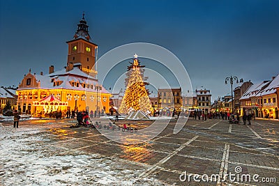 Christmas market with decorated tree in the city center, Brasov Stock Photo