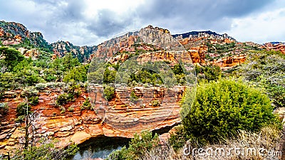 The colorful sandstone mountains and canyon carved by Oak Creek at famous Slide Rock State Park along Arizona SR89A Stock Photo