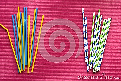 Colorful single use disposable plastic straws vs paper straws Stock Photo