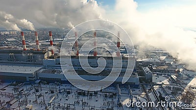Concetto di inquinamento atmosferico Centrale elettrica con fumo dai camini Colpo del fuco video d archivio Concetto di inquinamento atmosferico Centrale elettrica con fumo dai camini Colpo del fuco video d archivio