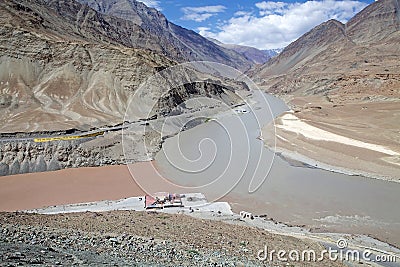 Confluence of the Indus and Zanskarar rivers, Ladakh, India Stock Photo