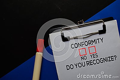 Conformity, Do You Recognize? Yes or No. On office desk background Stock Photo