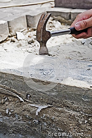 Construc worker fixing the pavestone on the roadtion worker installing stone blocks on pavement Stock Photo