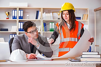 The construction foreman supervisor reviewing drawings Stock Photo