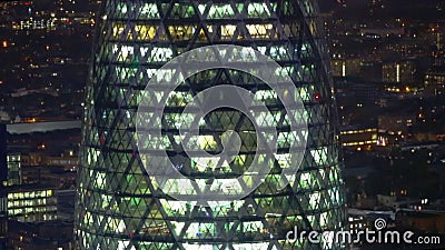 Construção na noite, cidade do pepino da opinião aérea de Londres, GB vídeos de arquivo Construção na noite, cidade do pepino da opinião aérea de Londres, GB vídeos de arquivo