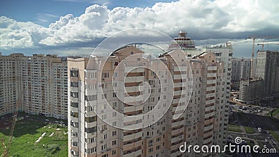 Construções residenciais do arranha-céus na cidade de Krasnogorsk, vídeo da metragem do estoque da região de Moscou filme Construções residenciais do arranha-céus na cidade de Krasnogorsk, vídeo da metragem do estoque da região de Moscou filme