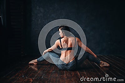 Contemp dancer exercise in dance class, back view Stock Photo