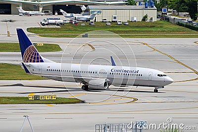 Continental Airlines passenger jet airplane Editorial Stock Photo