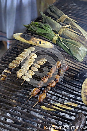 Cooking palm grubs, Kichwa community of Sani Isla in the Ecuadorean Amazon Stock Photo