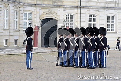 QUEEN`S ROYAL GUARDS CHANGE AT AMALIEMBORG PALACE Editorial Stock Photo
