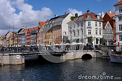 TOURISTS ENJOY SUMMER DAY ON NYHAVN CANAL Editorial Stock Photo