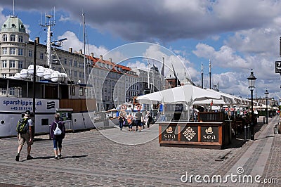 TOURISTS ENJOY SUMMER DAY ON NYHAVN CANAL Editorial Stock Photo