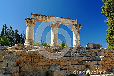 CORINTHIAN CAPITAL COLUMNS - ANCIENT CORINTH, GREECE Editorial Stock Photo