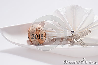 Cork with the number 2018 on the plate with white napkin Stock Photo