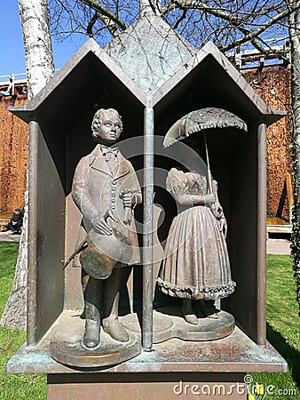 2 couple city sculpture standing under the sun Editorial Stock Photo