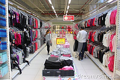 Couple shopping in supermarket Editorial Stock Photo