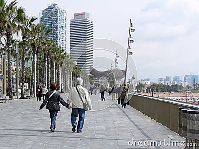 Couple strolling in Barcelona Editorial Stock Photo