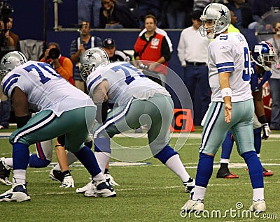 Cowboys Tony Romo Waits for Snap Editorial Stock Photo