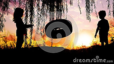 Crianças felizes que têm o jogo exterior do divertimento com balanço perto do lago durante o por do sol bonito video estoque Crianças felizes que têm o jogo exterior do divertimento com balanço perto do lago durante o por do sol bonito video estoque
