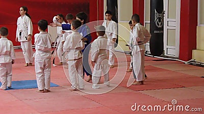 Crianças para praticar artes marciais Crianças para praticar artes marciais