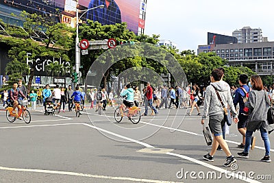 Crowd cross the street diagonally at center street view of taipei Editorial Stock Photo