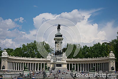 Crowd in front of monument overlooking the lake at Parque del Buen Retiro, Madrid Editorial Stock Photo
