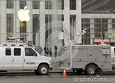 Crowds of customers outside Apple Store in New York pre-ordering the Apple Watch Editorial Stock Photo